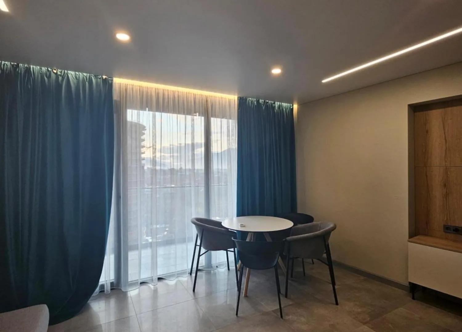Apartment Rainbow, Отличная Квартира В 100 Метрах От Моря С Полноценной Кухней,Выделенной Спальней И Шикарным Видом! Batumi